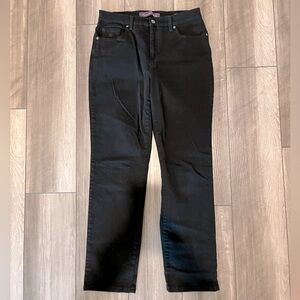 LIKE NEW! Gloria Vanderbilt Amanda Stretch Denim Jeans, Black - Size 8